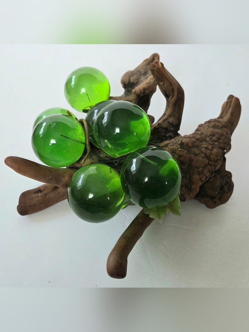 VINTAGE GREEN LUCITE GRAPE CLUSTER ON BURL WOOD MID CENTURY MODERN DECOR